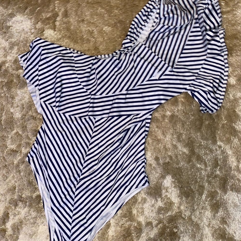 One shoulder bathing suit